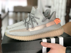Комфортные кроссовки adidas yeezy boost