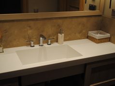 Главные преимущества столешниц и раковин из искусственного камня для ванной