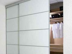 На что обратить внимание, выбирая двери купе для гардеробной