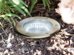 На что обратить внимание, выбирая грунтовые светильники