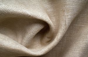 Габардин: свойства, состав и применение прочной ткани