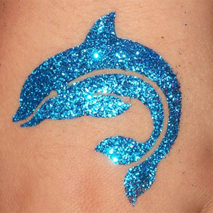 Тропики, фенечки и серфинг: провожаем лето в стиле "кокосовой девушки" &mdash; тренда из нулевых, который захватил тикток