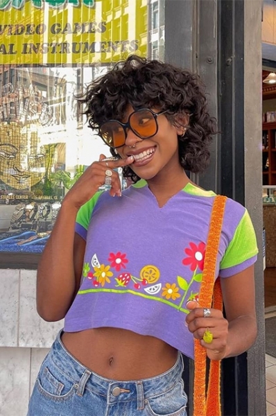 Тропики, фенечки и серфинг: провожаем лето в стиле "кокосовой девушки" &mdash; тренда из нулевых, который захватил тикток