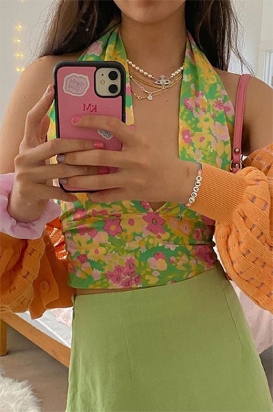 Тропики, фенечки и серфинг: провожаем лето в стиле "кокосовой девушки" &mdash; тренда из нулевых, который захватил тикток