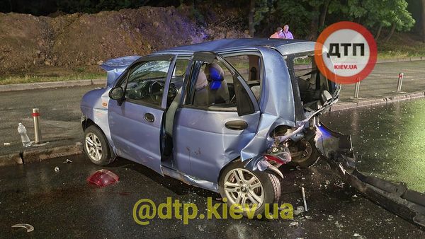В Киеве в результате двойного ДТП серьезно пострадали женщина с детьми (фото)