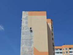 Покраска фасада дома с помощью промышленного альпинизма: эффективно и безопасно