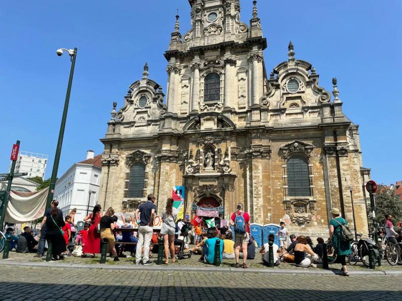 В Брюсселе сотни нелегалов объявили сухую голодовку. Они не едят уже два месяца