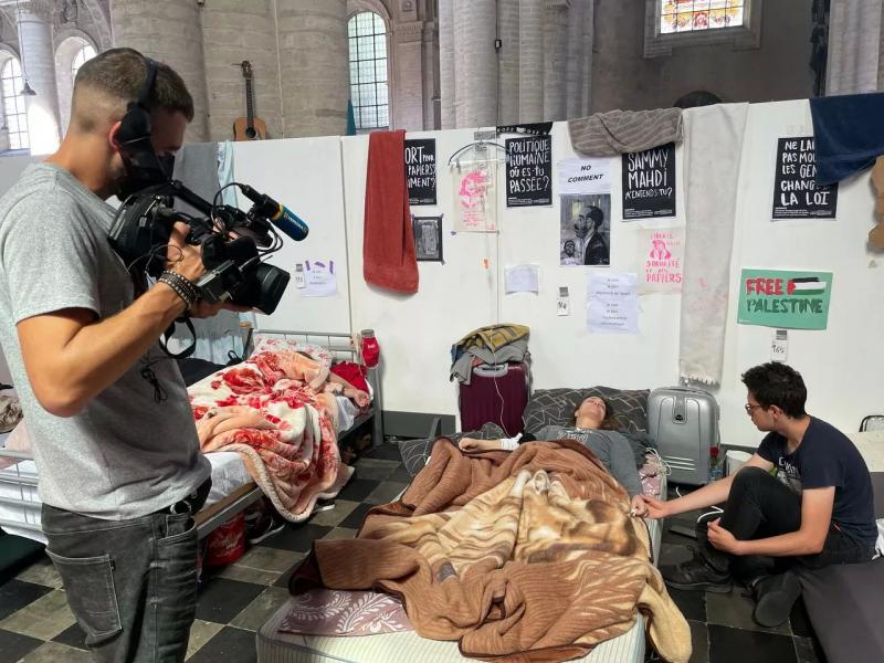 В Брюсселе сотни нелегалов объявили сухую голодовку. Они не едят уже два месяца